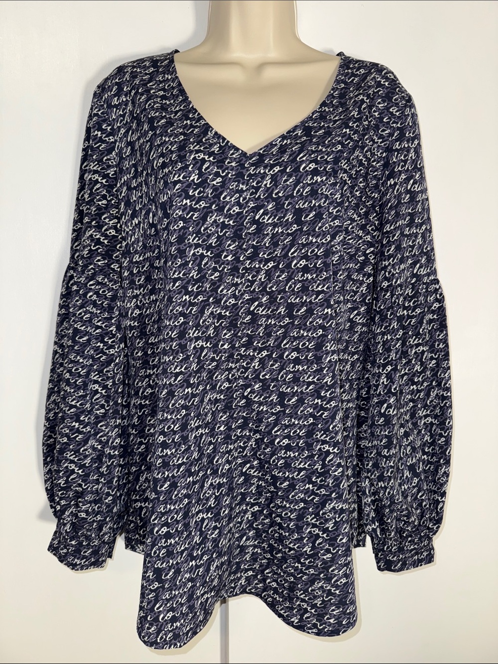 CAbi Te Amo Navy & White Script Print V-Neck Puff Sleeve Blouse Women’s M Medium